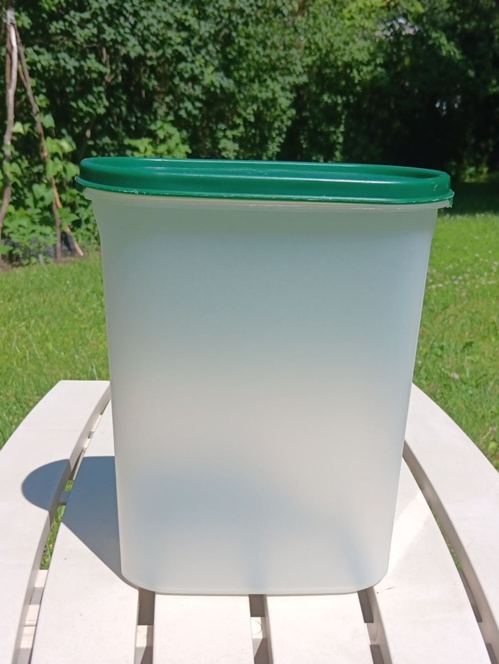 Tupperware 2.3L Frosted Dry Goods Container with Oval Hunter Green Snap-On Lid 4